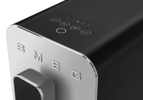 Кофемашина Smeg BCC02BLMEU