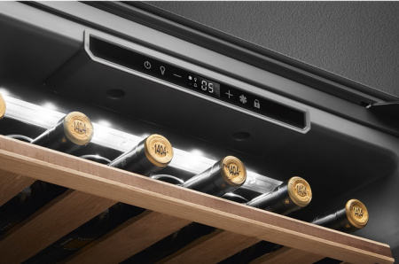 Винный холодильник Smeg CVI121N3 Винный холодильник Smeg CVI121N3